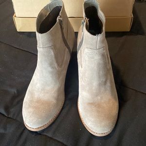 New suede beige booties with block heel.